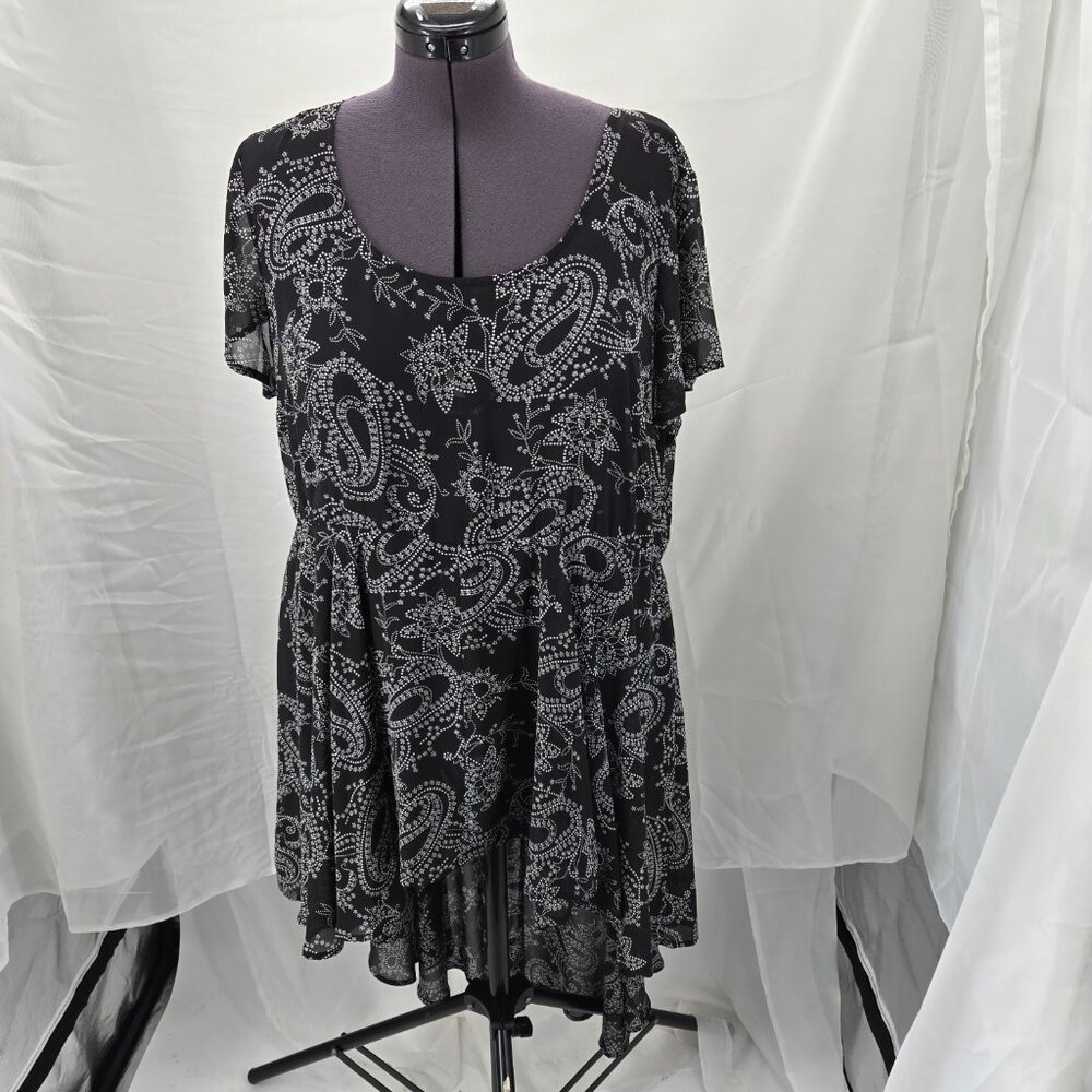 Torrid Asymmetrical Black and White Tunic